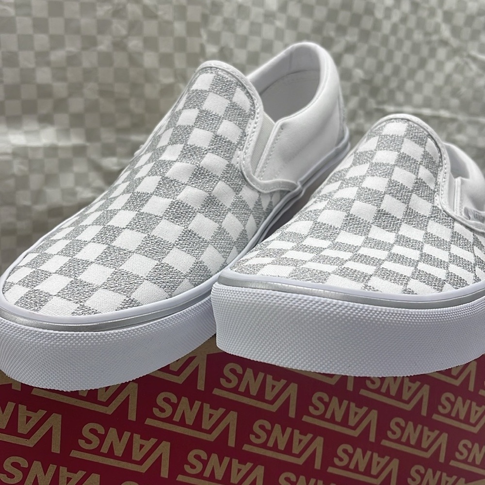 Vans WMNS Checkered Classic Slip-On Sneakers
Metallic True White
VN000CT5W00 - Picture 7 of 16